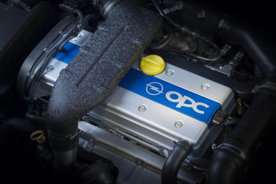  Opel Astra OPC 2006 года  (фото 14 из 44)